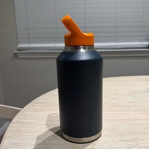 Yeti Rambler 64 oz Navy